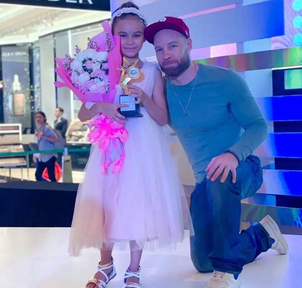 Gaya Chloe anak Melaney Ricardo © 2019 brilio.net Gaya Chloe anak Melaney Ricardo © 2019 brilio.net