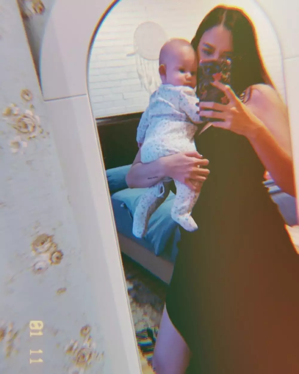 Aura Kasih momong anak © 2019 Instagram