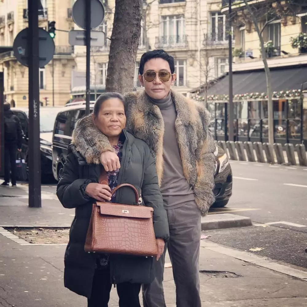 Otis Hahijary bareng ART © 2019 Instagram