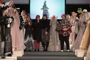Potret 3 desainer Indonesia di Amsterdam Modest Fashion Week