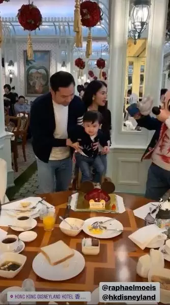 Sandra Dewi kedua di Disney Land instagram 