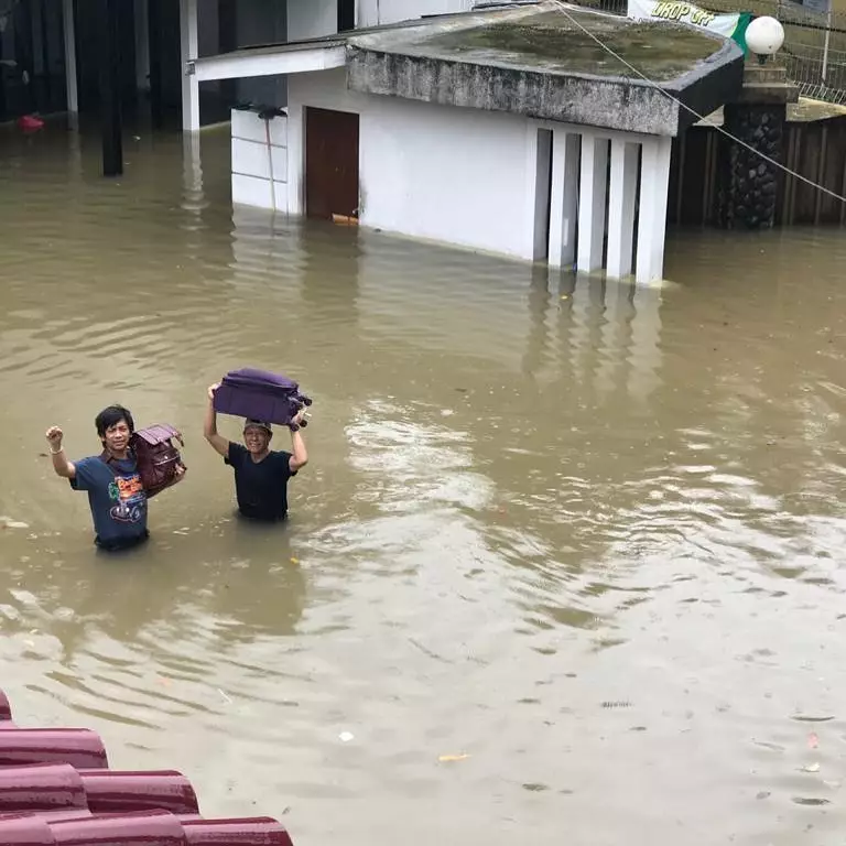 penampakan rumah seleb banjir © berbagai sumber penampakan rumah seleb banjir © berbagai sumber