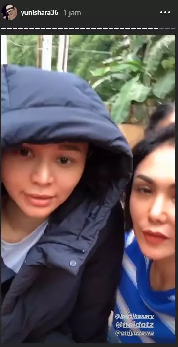 Momen evakuasi ibunda Yuni Shara dari banjir  Instagram 