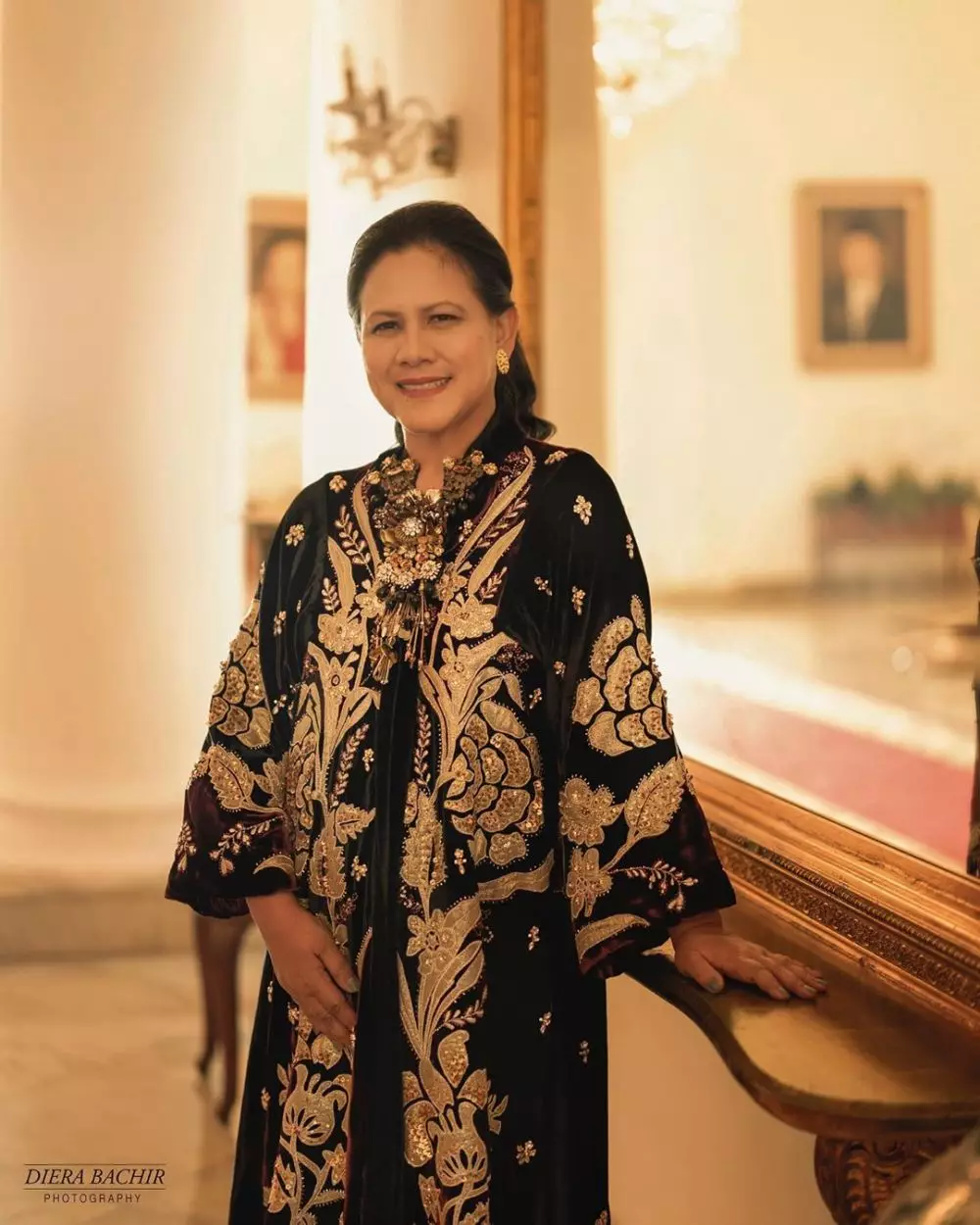 Gaya pemotretan Iriana Jokowi  Instagram 