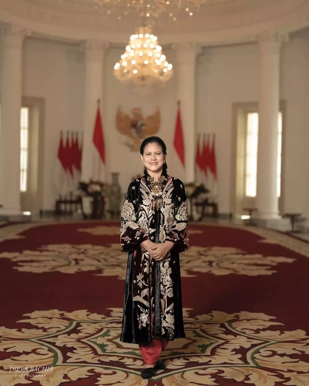Gaya pemotretan Iriana Jokowi  Instagram 