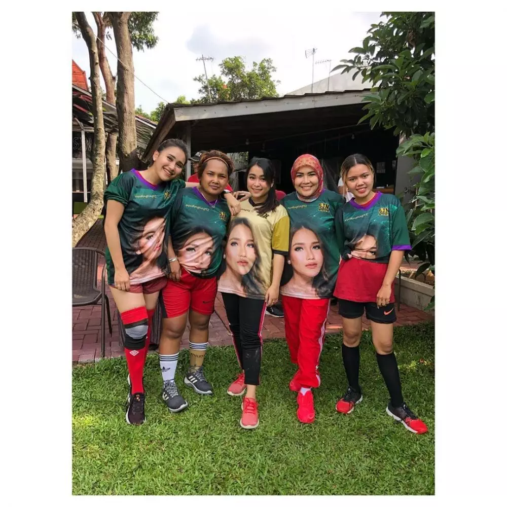 ayu ting ting sepak bola Instagram