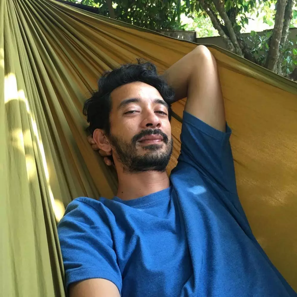 6 Potret terbaru Bejo pemain Pesantren Rock n Roll, manglingi © 2020 instagram.com