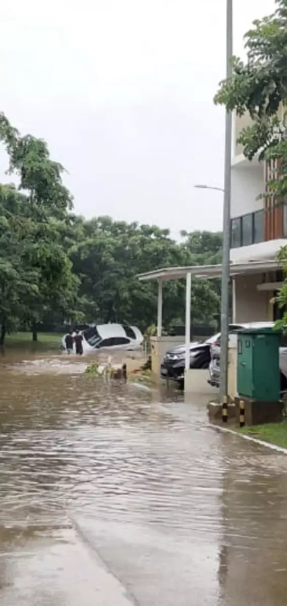 bmw hanyut potret ditemukan © berbagai sumber bmw hanyut potret ditemukan © berbagai sumber