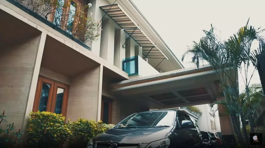 isi rumah sarita Sarita Abdul