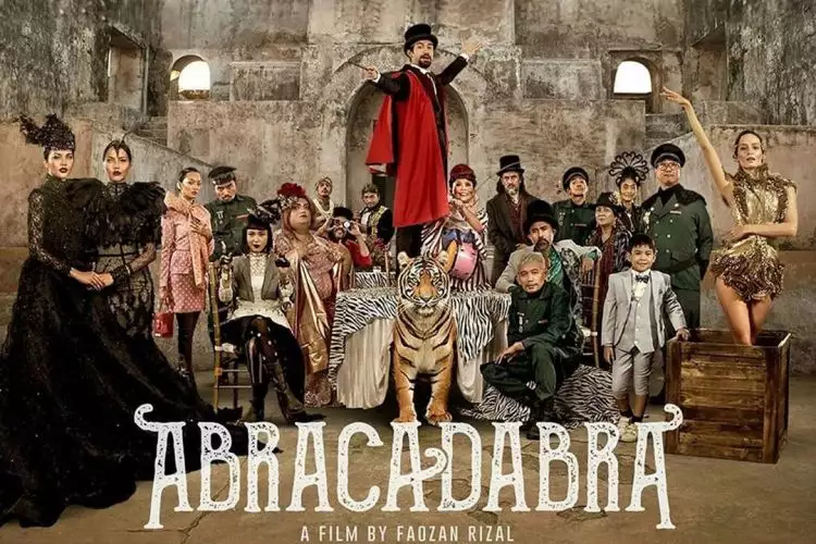 Kisah Reza Rahadian di film Abracadabra yang tak percaya keajaiban