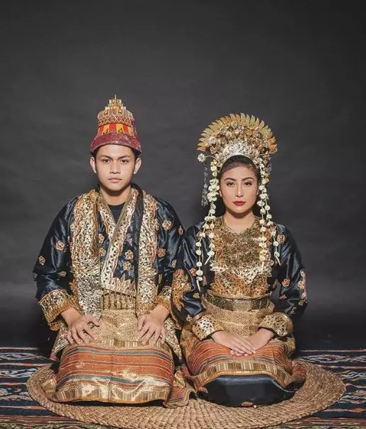 awkarin pakai baju adat  Instagram