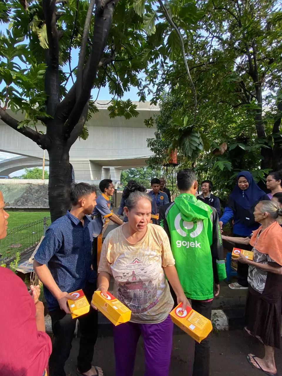 seleb bantu banjir © 2020 brilio.net