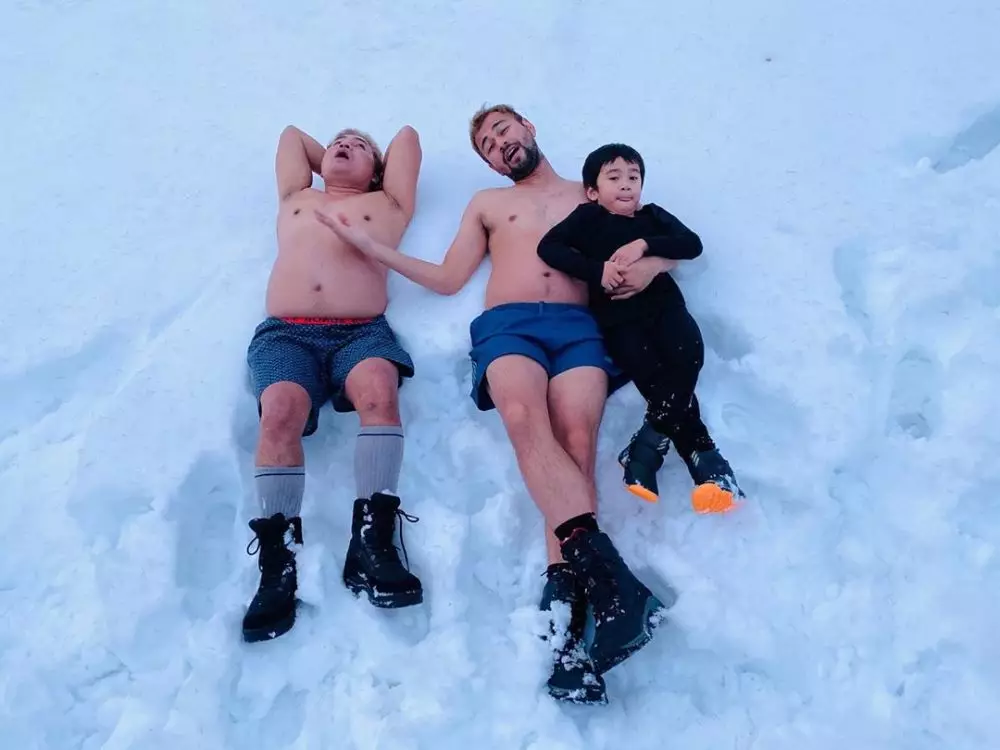 Aksi nyeleneh seleb liburan  Instagram  Aksi nyeleneh seleb liburan  Instagram