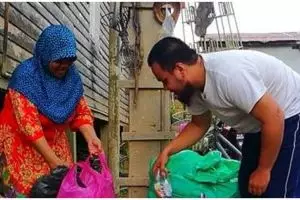 Jadi pemungut sampah, ibu ini sukses didik dan sekolahkan anaknya