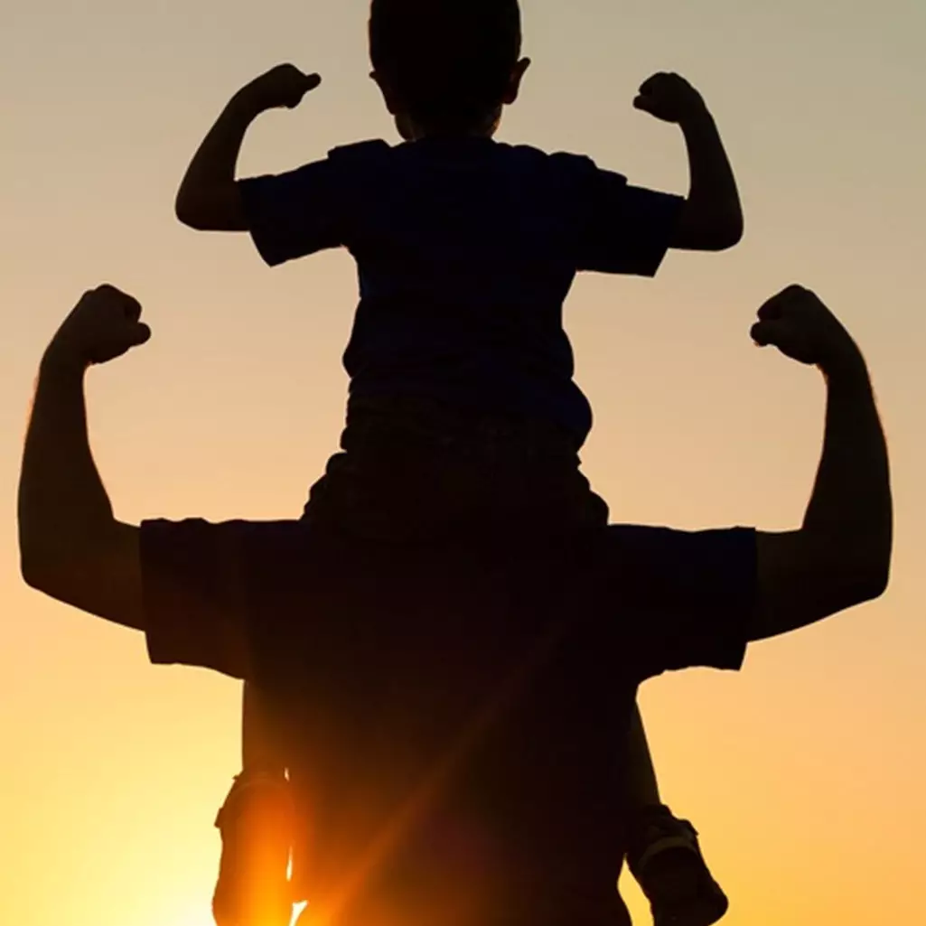 10 Cuitan 'tingkah absurd bapak-bapak' ini receh tapi kocak