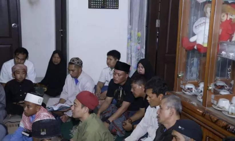 potret sule tahlilan mendiang lina Kapanlagi potret sule tahlilan mendiang lina Kapanlagi