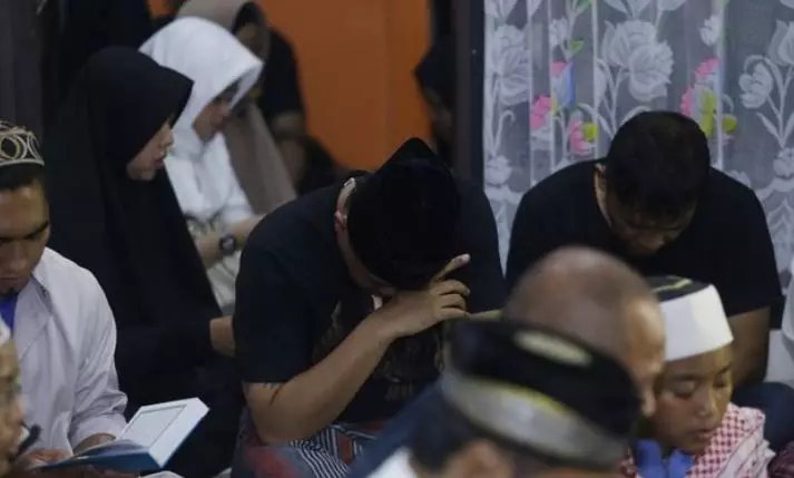 potret sule tahlilan mendiang lina Kapanlagi potret sule tahlilan mendiang lina Kapanlagi