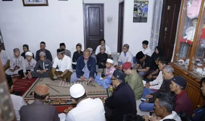 potret sule tahlilan mendiang lina Kapanlagi potret sule tahlilan mendiang lina Kapanlagi