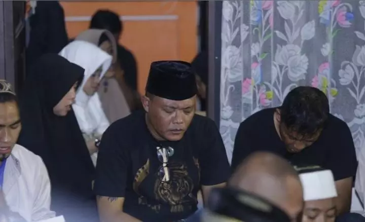 potret sule tahlilan mendiang lina Kapanlagi potret sule tahlilan mendiang lina Kapanlagi