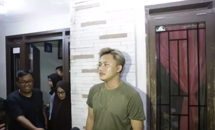 potret sule tahlilan mendiang lina Kapanlagi potret sule tahlilan mendiang lina Kapanlagi