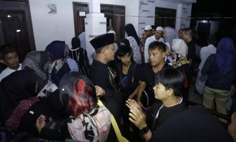 potret sule tahlilan mendiang lina Kapanlagi potret sule tahlilan mendiang lina Kapanlagi