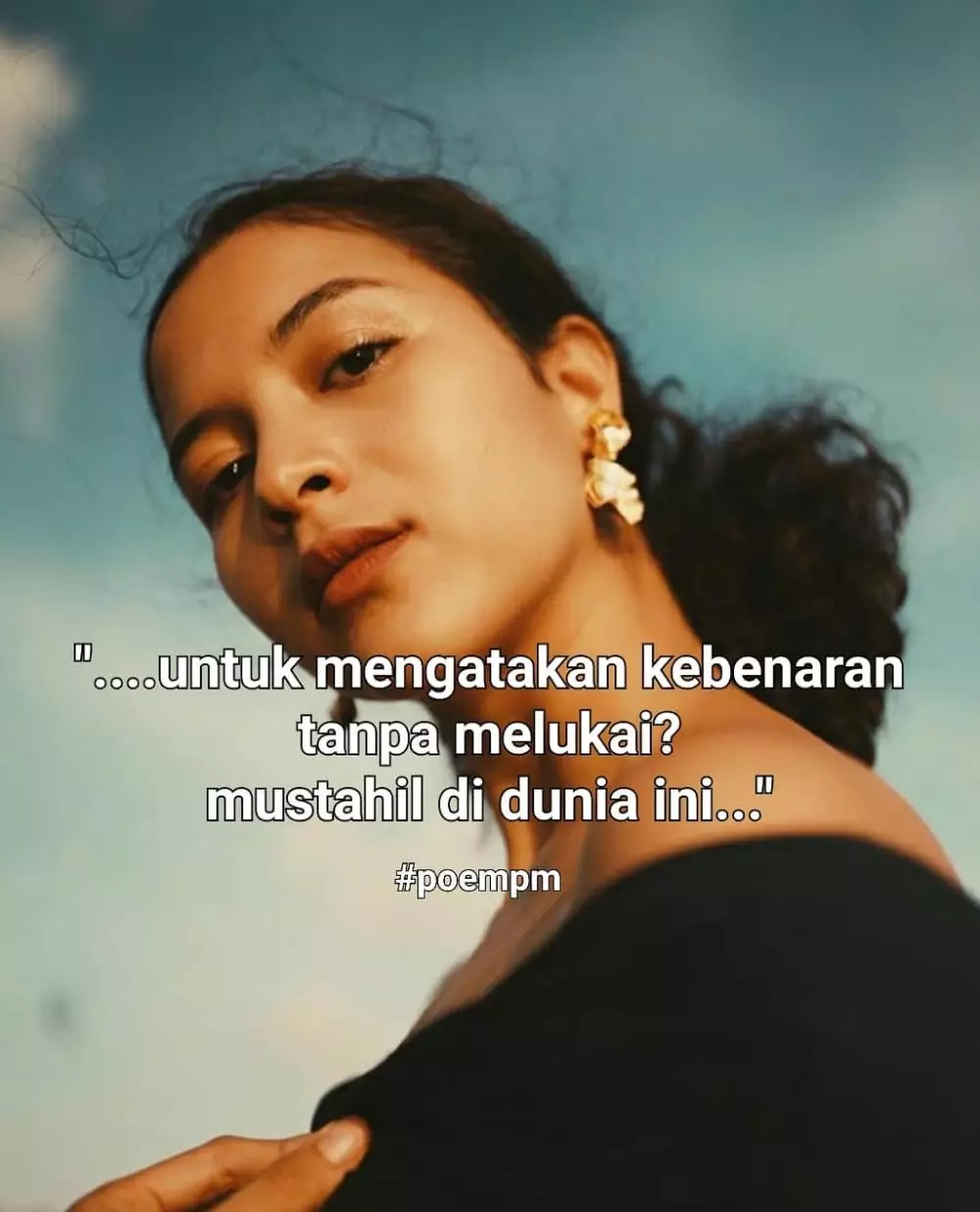 puisi karya Putri Marino yang sempat di kritik netizen © 2020 brilio.net puisi karya Putri Marino yang sempat di kritik netizen © 2020 brilio.net