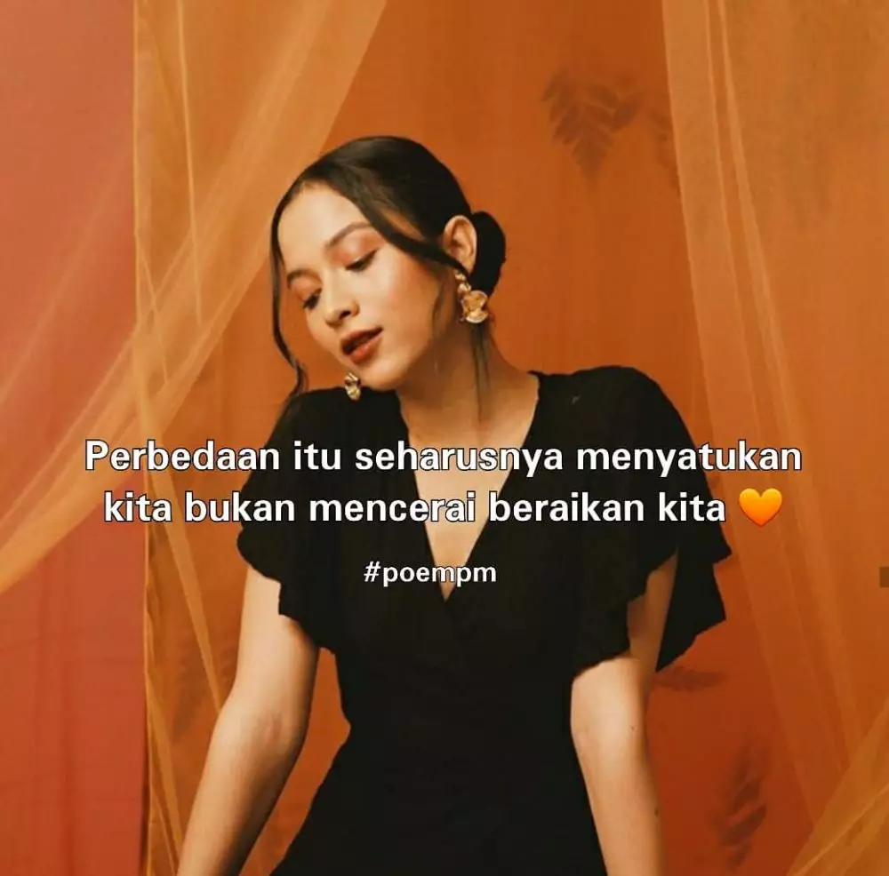 puisi karya Putri Marino yang sempat di kritik netizen © 2020 brilio.net puisi karya Putri Marino yang sempat di kritik netizen © 2020 brilio.net