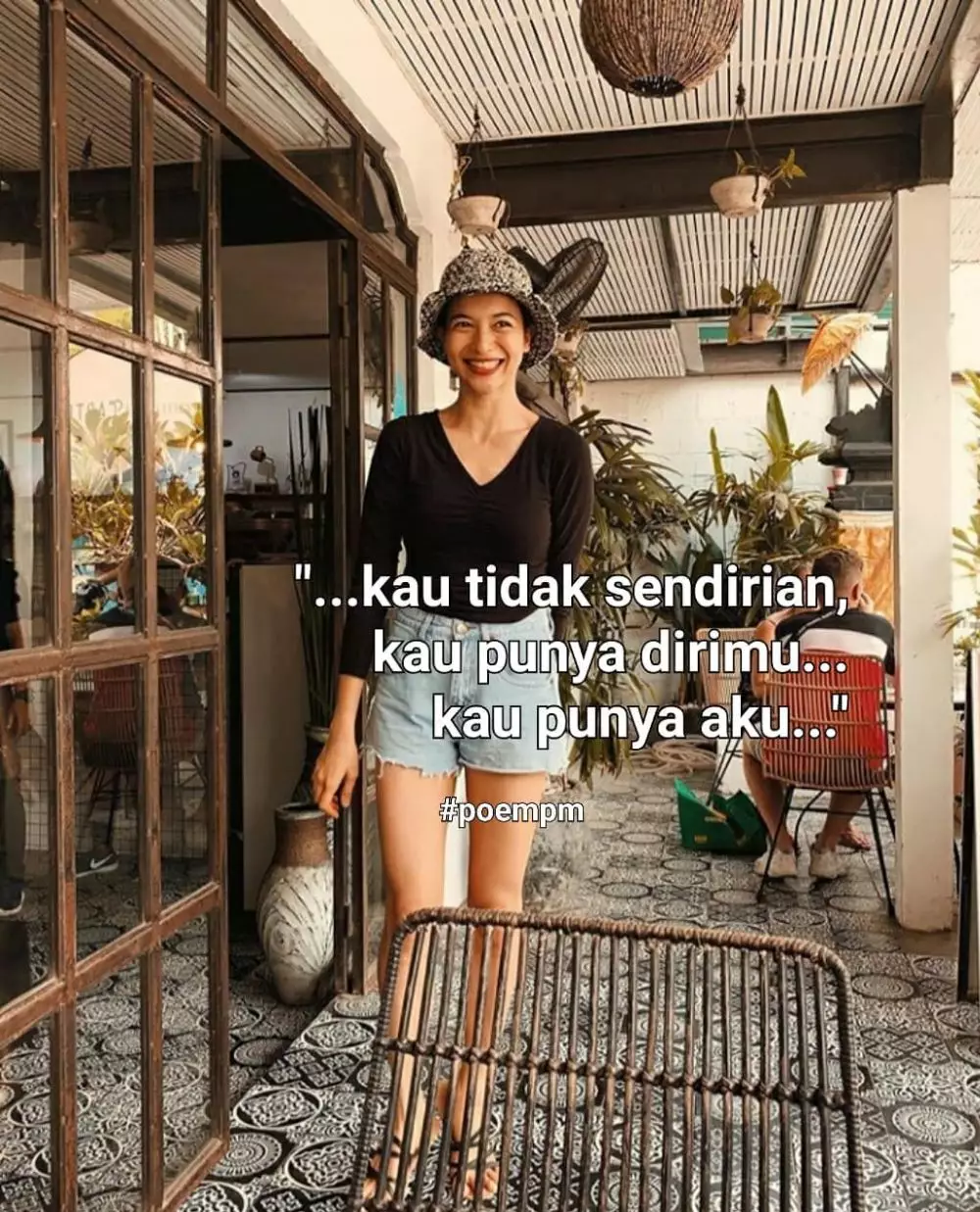 puisi karya Putri Marino yang sempat di kritik netizen © 2020 brilio.net puisi karya Putri Marino yang sempat di kritik netizen © 2020 brilio.net