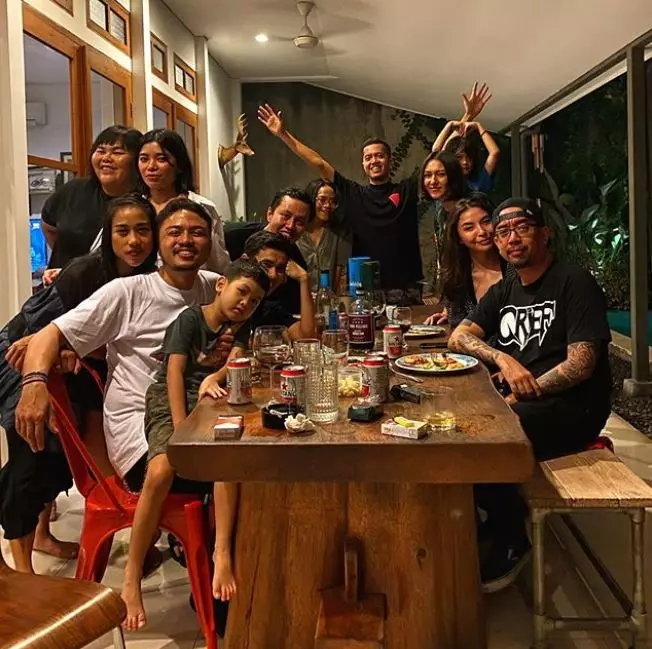potret manohara dan arian seringai  Instagram