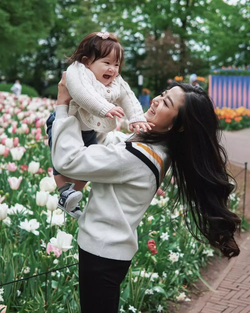 Cuhatan seleb saat naik pesawat © 2020 brilio.net