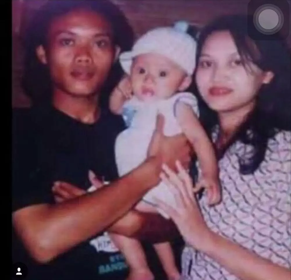 Ini 7 foto kenangan Sule bareng Lina dan anak-anak Instagram/@rizkyfbian  Ini 7 foto kenangan Sule bareng Lina dan anak-anak Instagram/@rizkyfbian