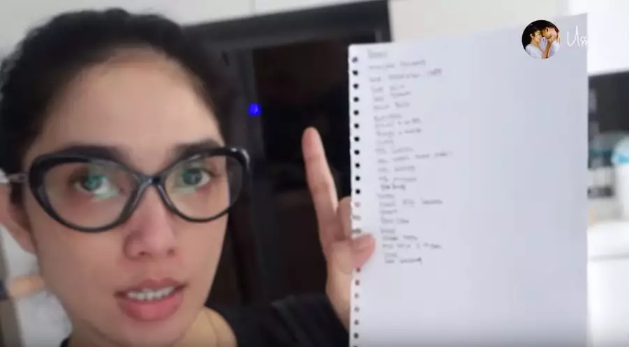 Momen belanja Ussy sampai ngutang © 2020 brilio.net Momen belanja Ussy sampai ngutang © 2020 brilio.net