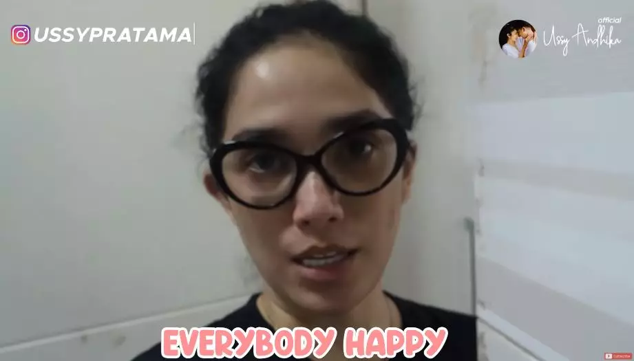 Momen belanja Ussy sampai ngutang © 2020 brilio.net Momen belanja Ussy sampai ngutang © 2020 brilio.net