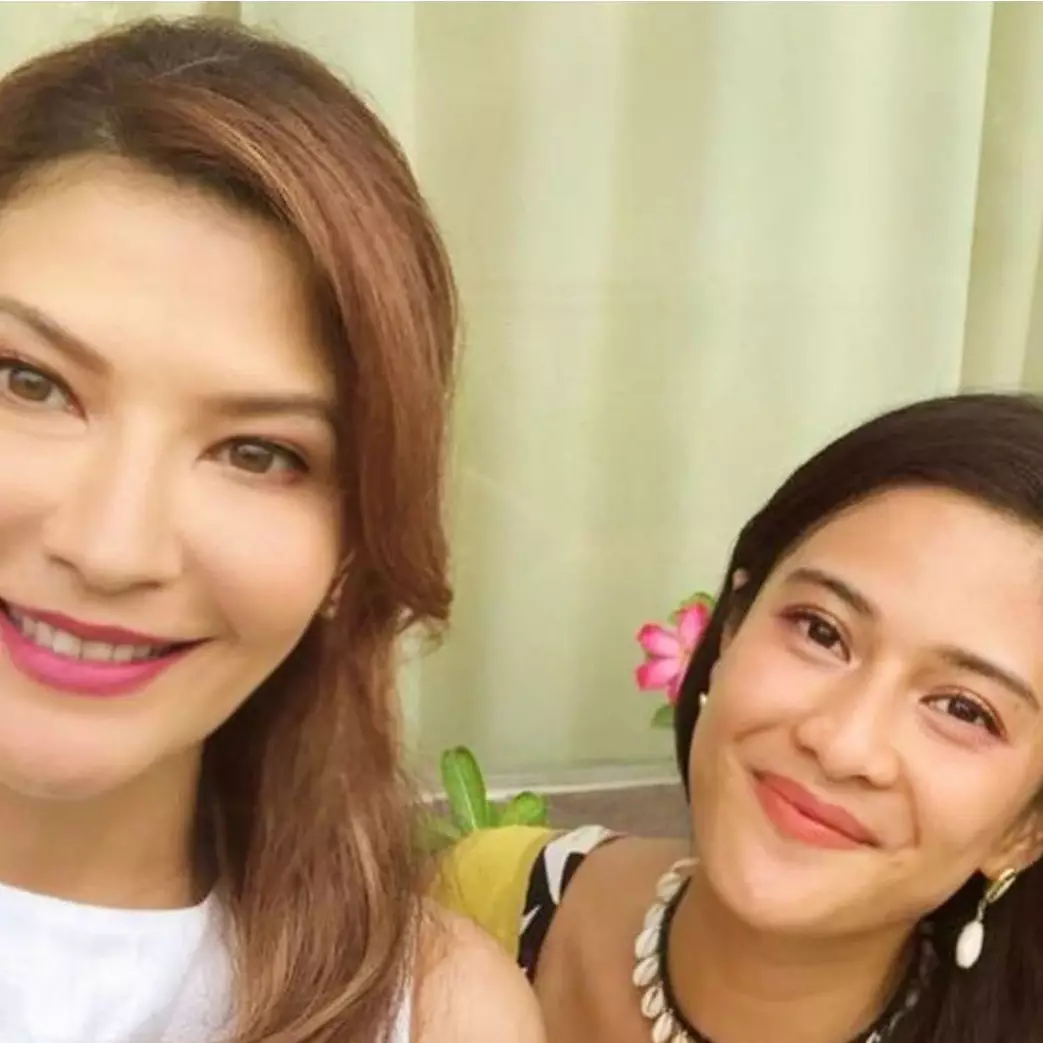 9 Foto kedekatan Tamara Bleszynski &amp; Dian Sastro, kompak awet muda