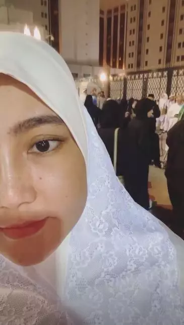 Via Vallen tas branded instagram 