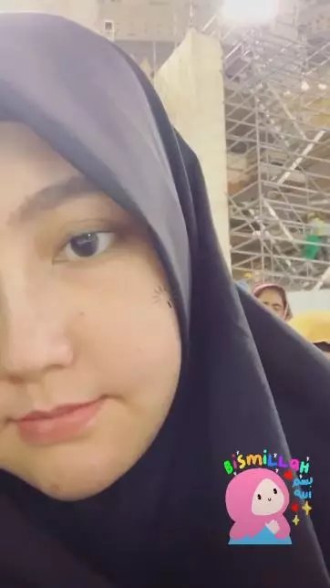 Via Vallen tas branded instagram 