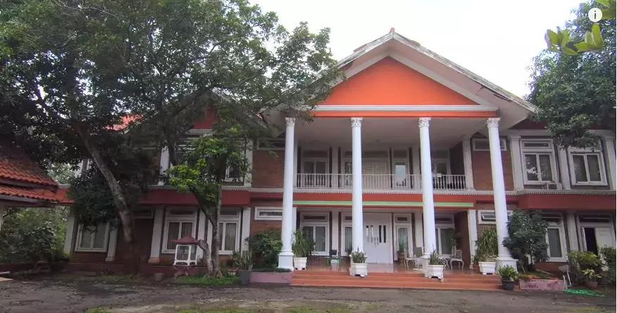 Potret rumah merah legendaris youtube Potret rumah merah legendaris youtube