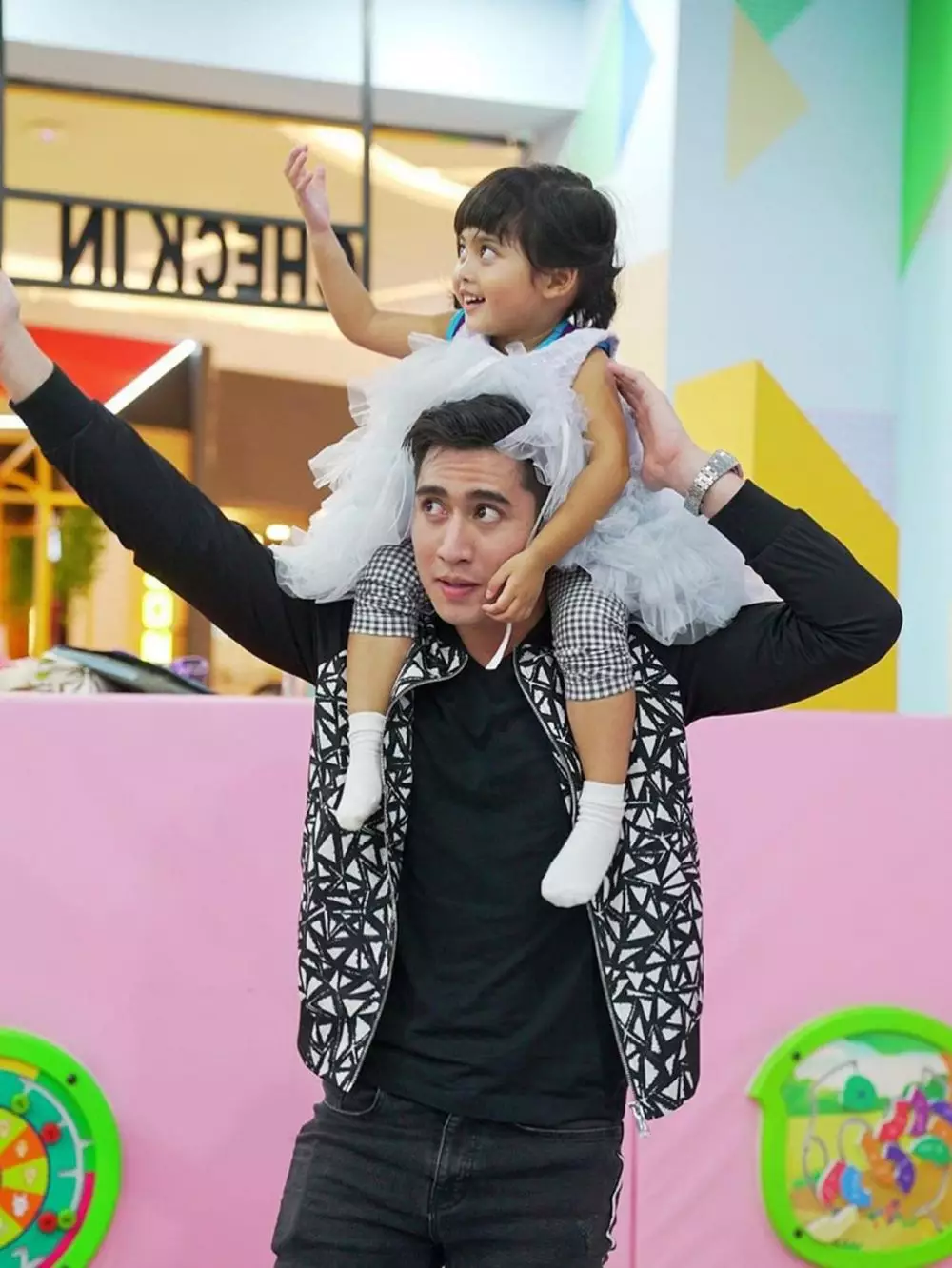 seleb ganteng momong bayi Istimewa seleb ganteng momong bayi Istimewa