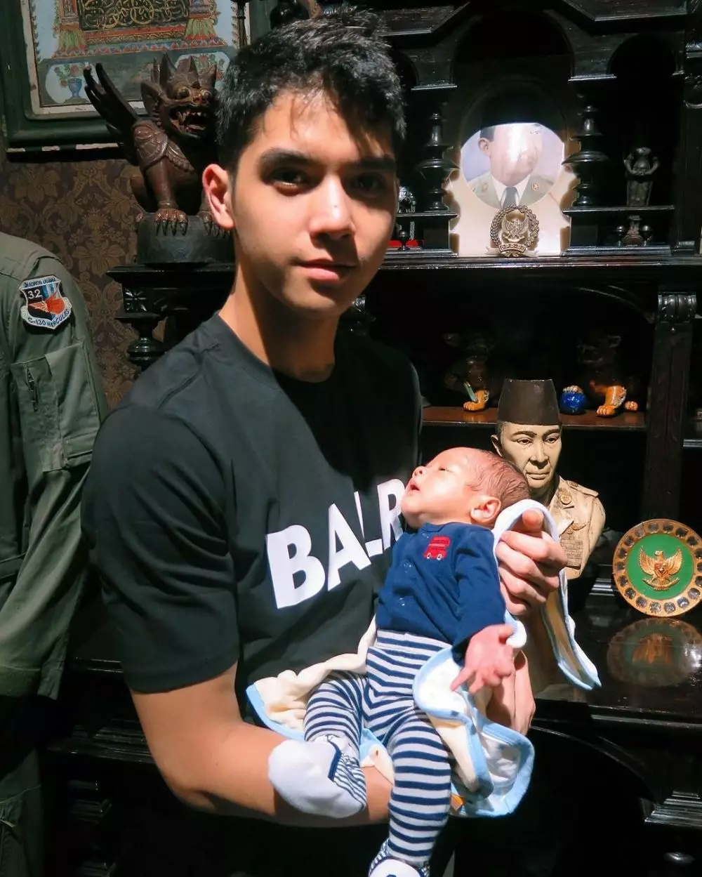 seleb ganteng momong bayi Istimewa seleb ganteng momong bayi Istimewa