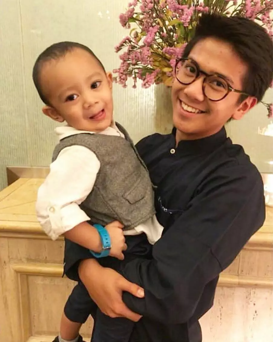 seleb ganteng momong bayi Istimewa seleb ganteng momong bayi Istimewa