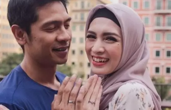 seleb lesung bawah mata © 2020 brilio.net seleb lesung bawah mata © 2020 brilio.net