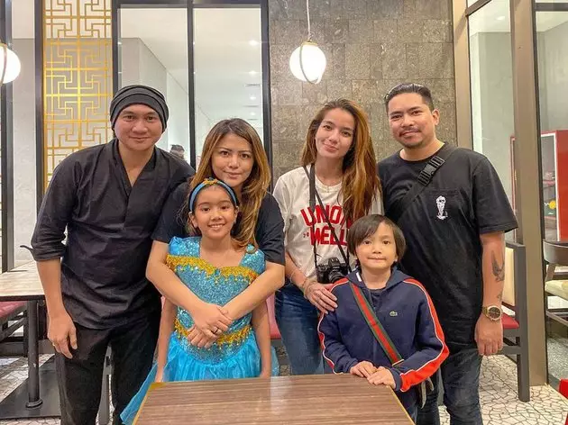 8 Potret kebersamaan Wina Natalia dan Leticia Charlotte, penuh kasih © 2020 instagram.com 8 Potret kebersamaan Wina Natalia dan Leticia Charlotte, penuh kasih © 2020 instagram.com