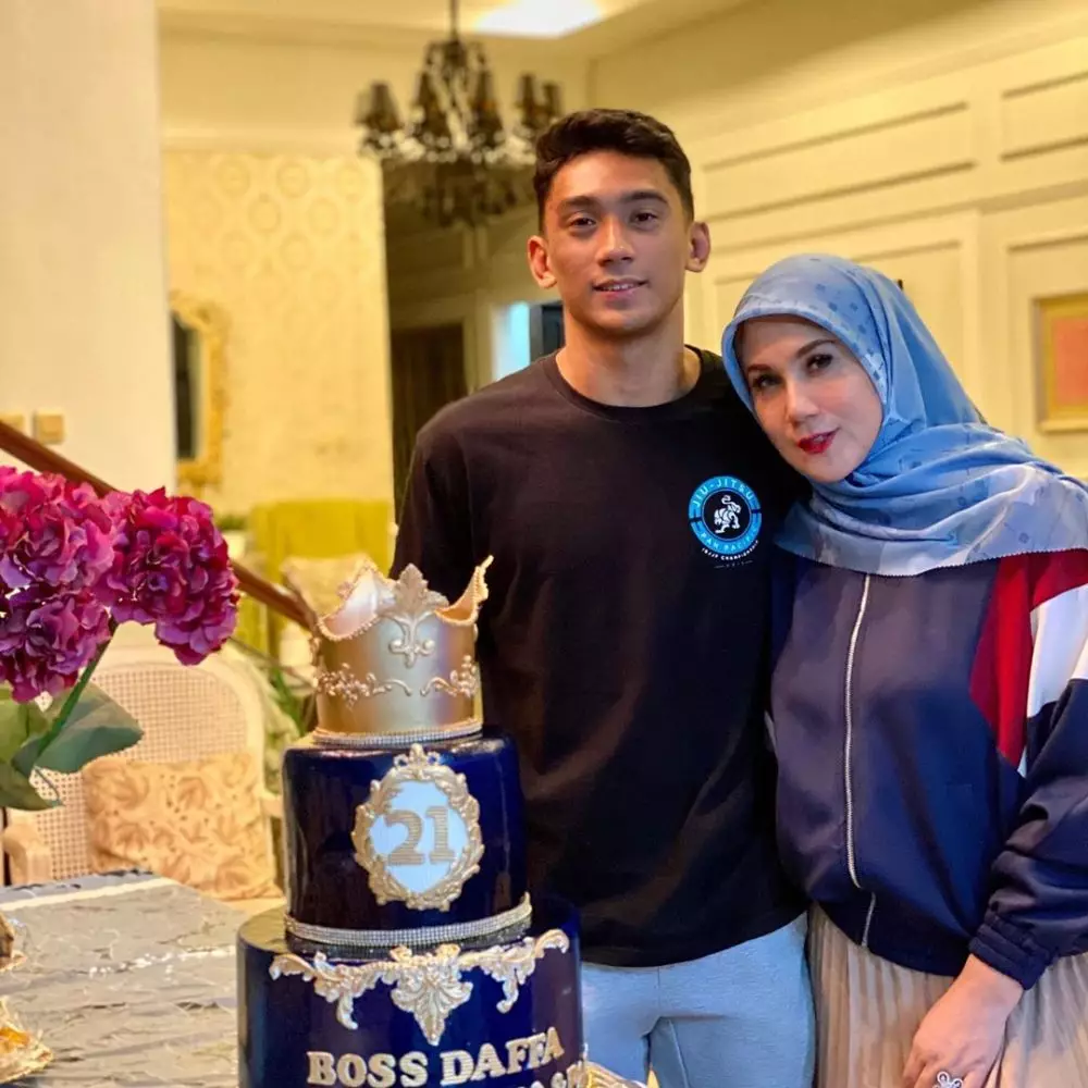 Kedekatan seleb bareng anak tunggal cowok Instagram 