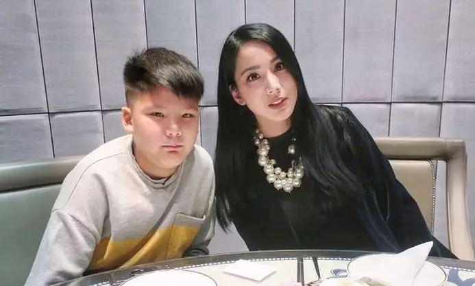 Kedekatan seleb bareng anak tunggal cowok Instagram 