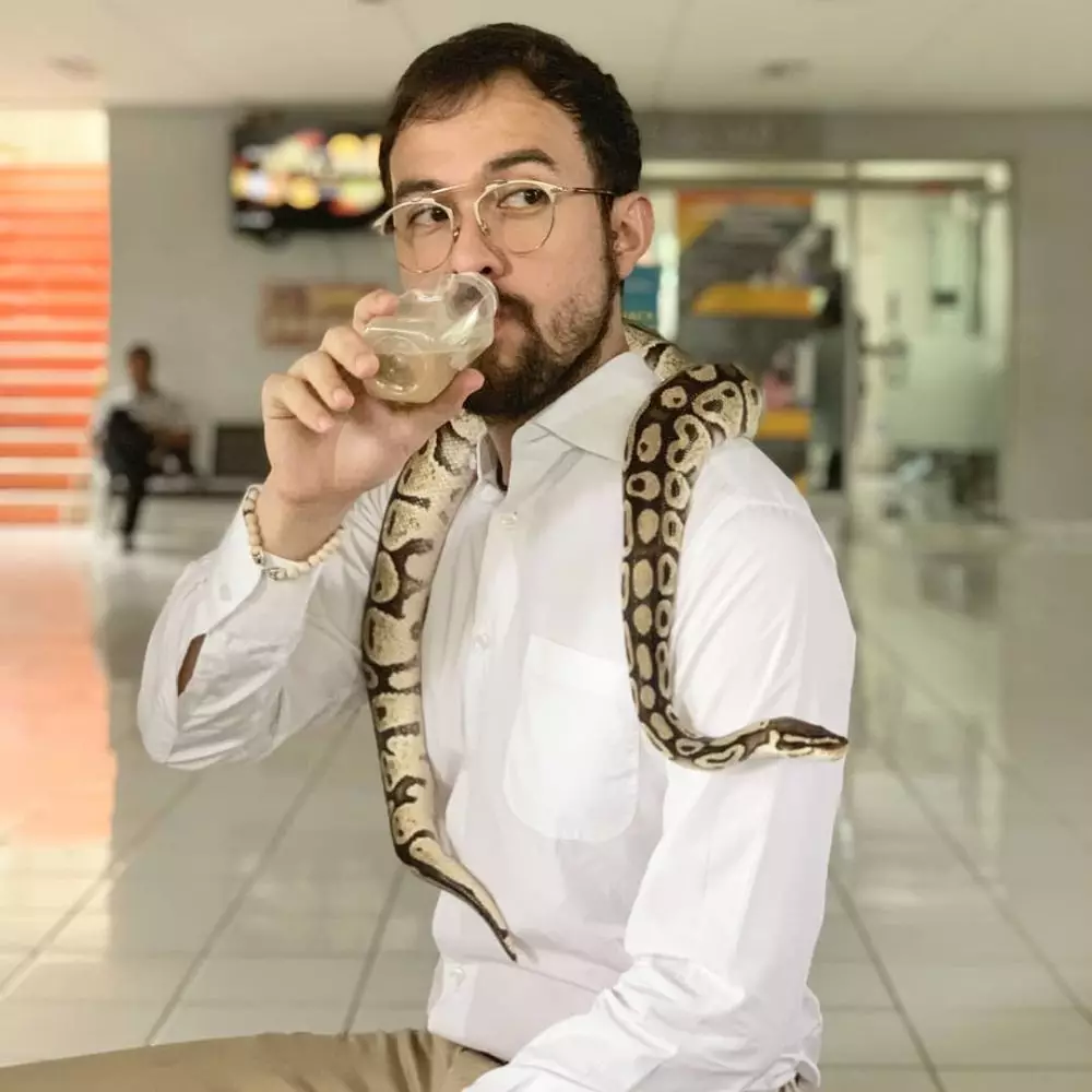 Potret Rollin Shah Instagram  Potret Rollin Shah Instagram