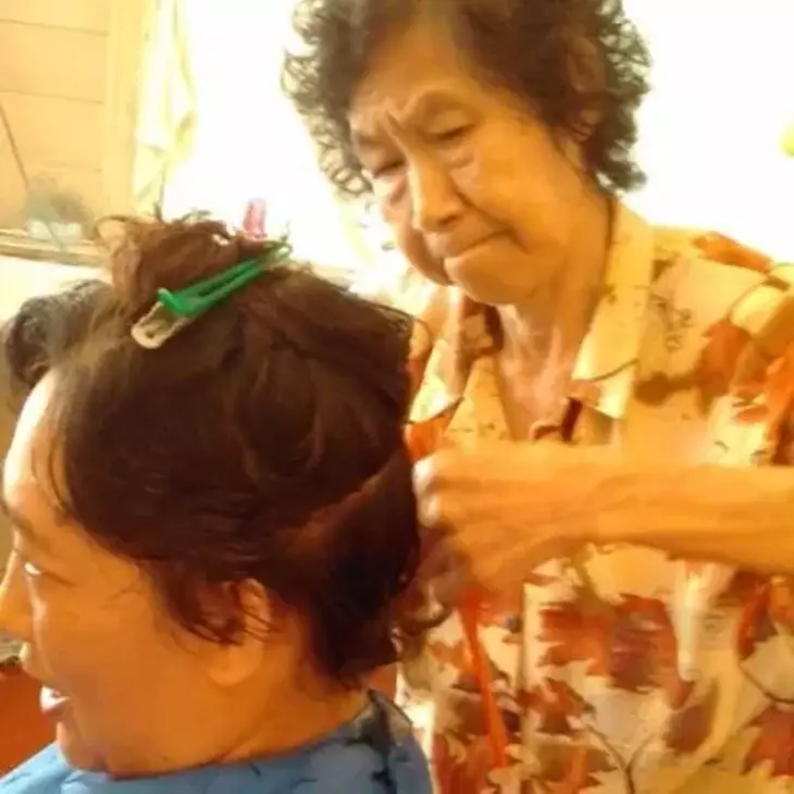 nenek salon tarif nggak naik © worldofbuzz.com nenek salon tarif nggak naik © worldofbuzz.com