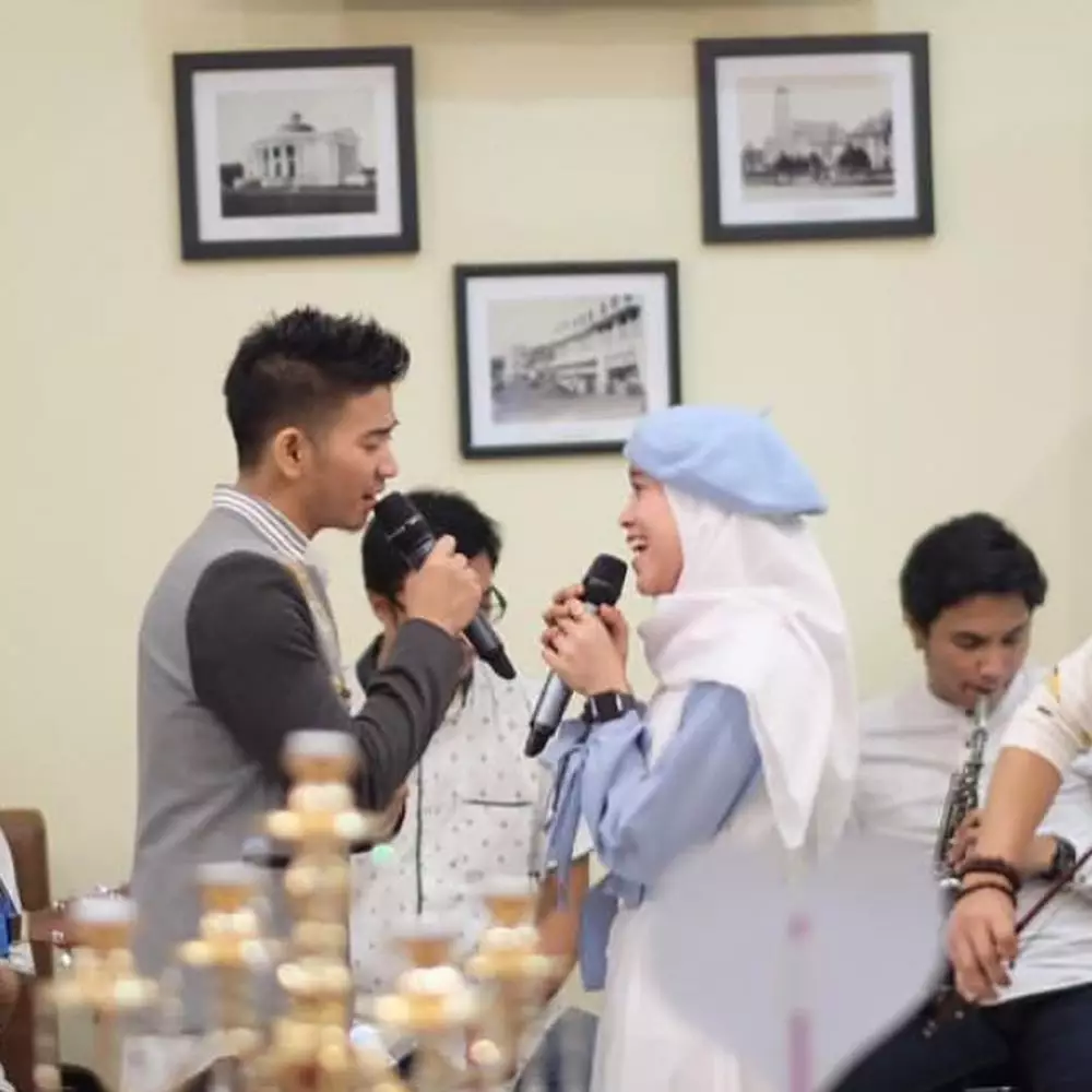 Dikabarkan putus dari Lesti, ini penjelasan Rizky D'Academy © 2020 instagram.com Dikabarkan putus dari Lesti, ini penjelasan Rizky D'Academy © 2020 instagram.com