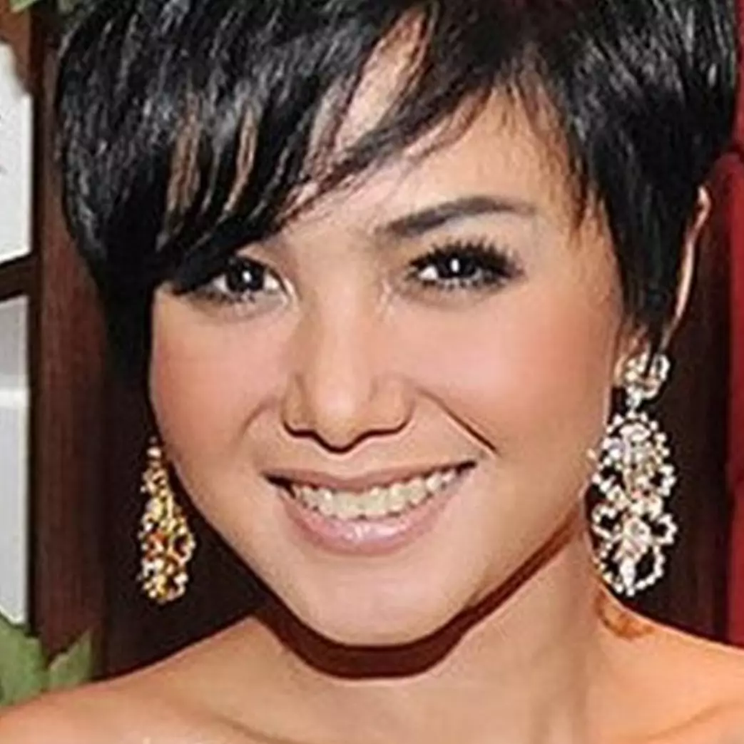 Beda penampilan 5 penyanyi solo wanita dalam satu dekade, manglingi