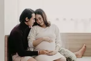 7 Potret maternity Shabrina Ayu istri Ryuji Utomo, simpel elegan