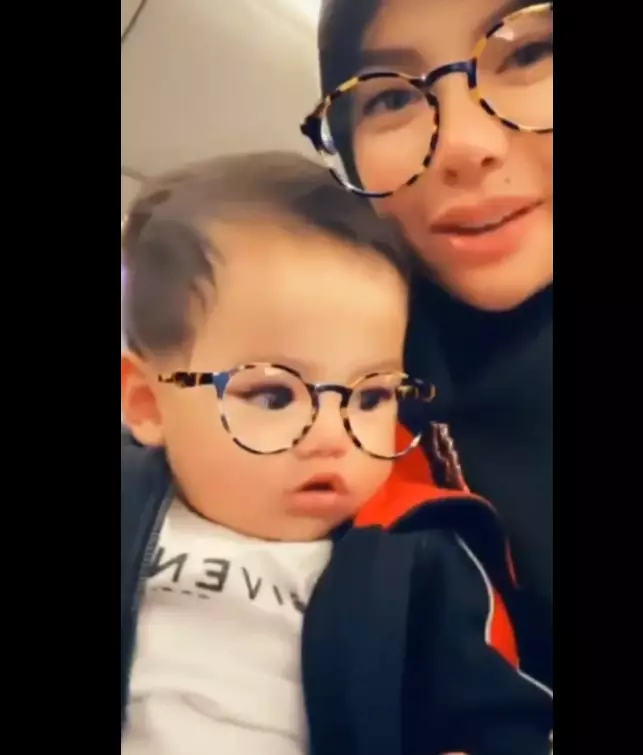 Potret Nikita Mirzani umroh berbagai sumber Potret Nikita Mirzani umroh berbagai sumber